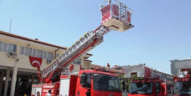 Minareden düşen hırsızı itfaiye kurtardı!