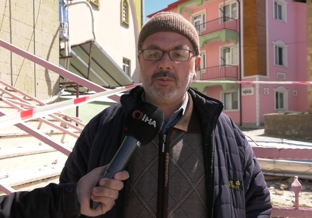 Minarenin külahı uçtu, imam sosyal medyadan öğrendi 