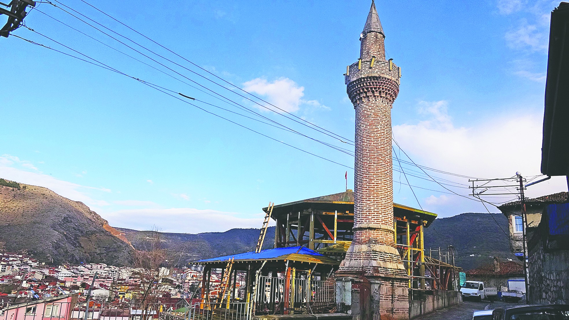 Minaresi öksüz kalmıştı! 3 buçuk milyon liraya yenisi yapılıyor
