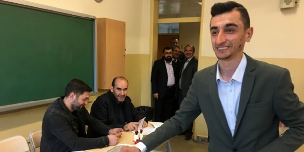 Mine Koraş'ın hakaret ettiği Yusuf Özoğul, oy verdi