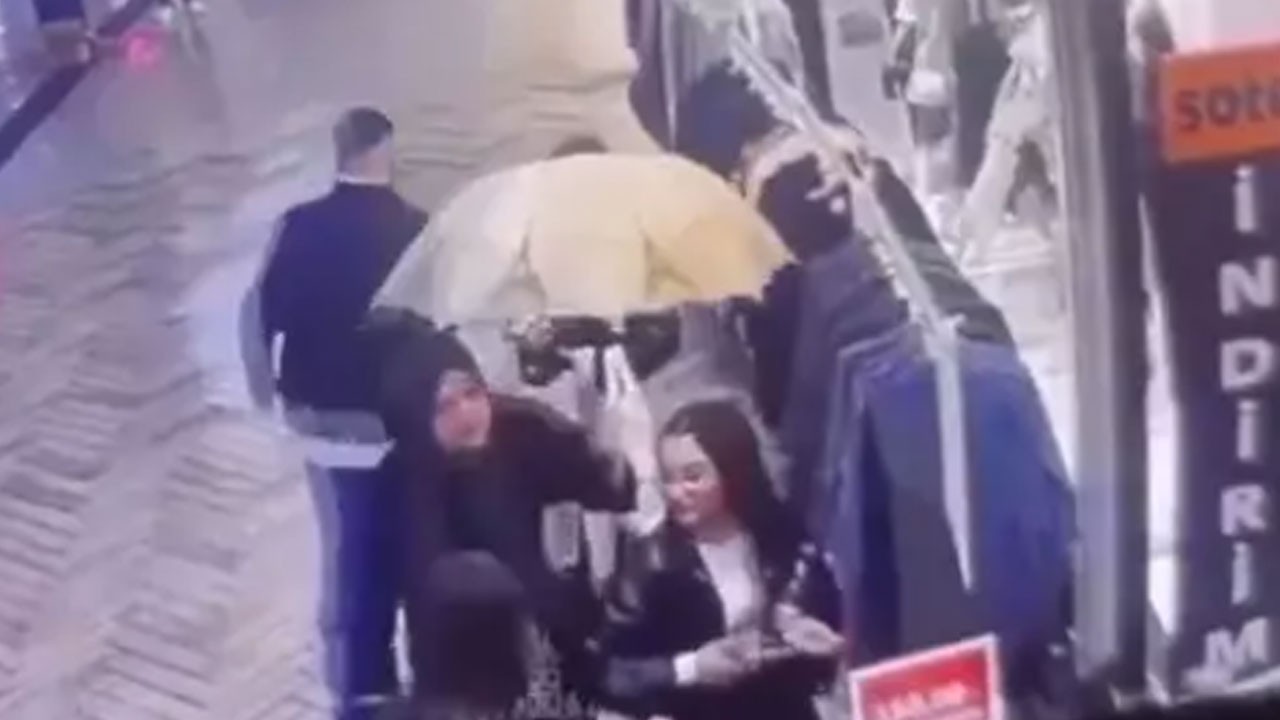 Mini etek kavgasının nedenini karakolda anlattı: İç çamaşırın görünüyor uyarısına küfürle karşılık vermiş