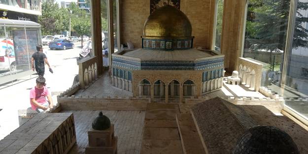 ‘Minia Kudüs’ tırı görenlere duygusal anlar yaşatıyor!