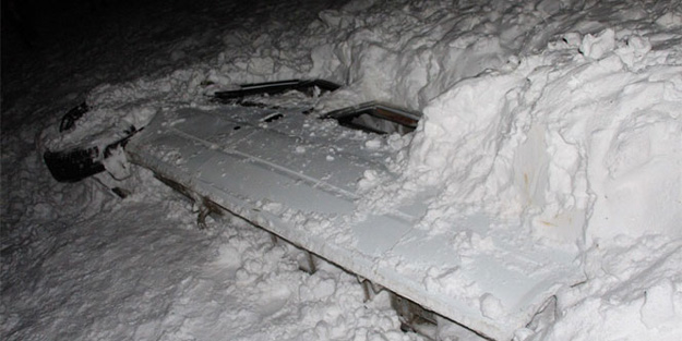 Minibüs çığ altında kaldı: 1 ölü