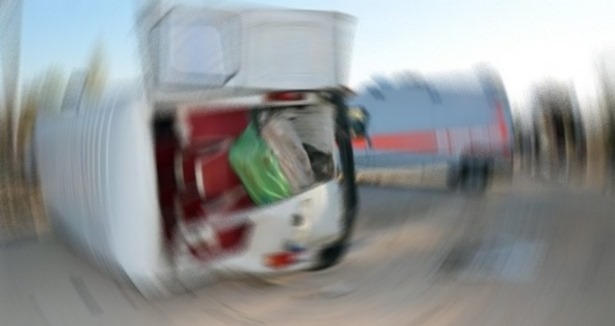 Minibüs devrildi! Biri çocuk 6 kişi yaralı