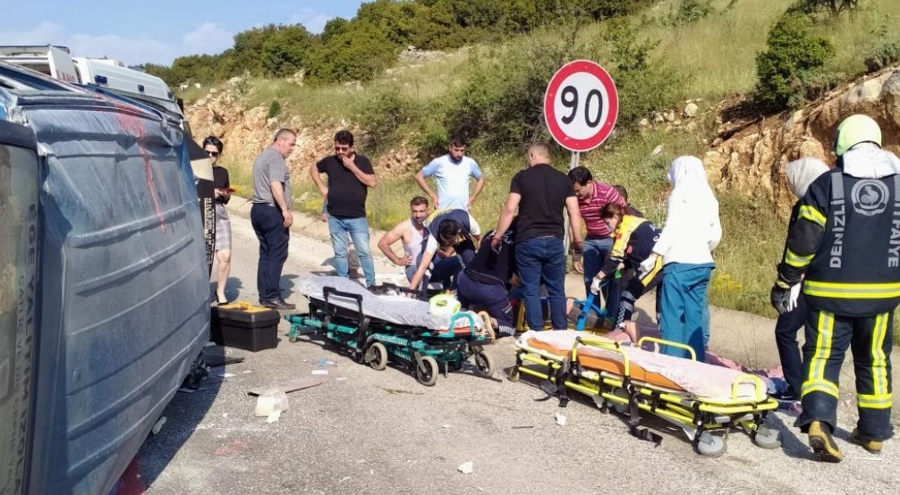 Minibüs kontrolden çıktı: Yaralılar var