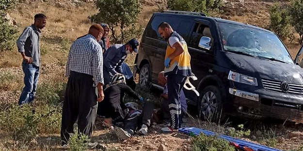 Minibüs şarampole devrildi: Yaralılar var