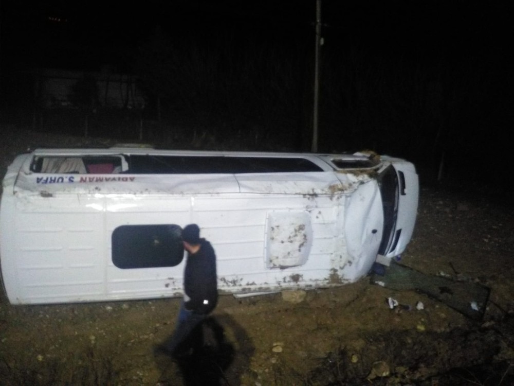 Minibüs şarampole uçtu: 2 yaralı 