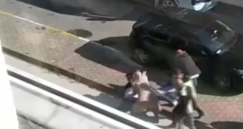 Minibüs şoförü ile yolcu tekme tokat birbirine girdi! Sebebi 