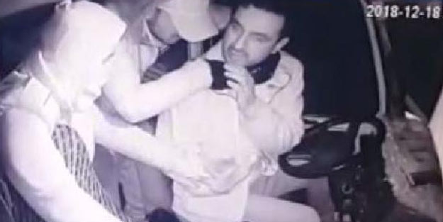 Minibüs şoförüne bıçaklı gasp girişimi araç kamerasında