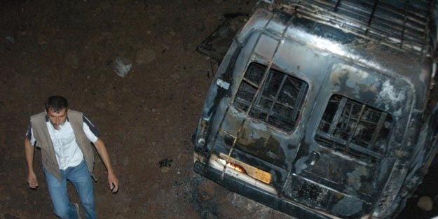 Minibüs uçuruma yuvarlandı