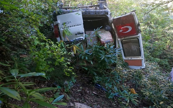 Minibüs uçuruma yuvarlandı ölü ve yaralılar var