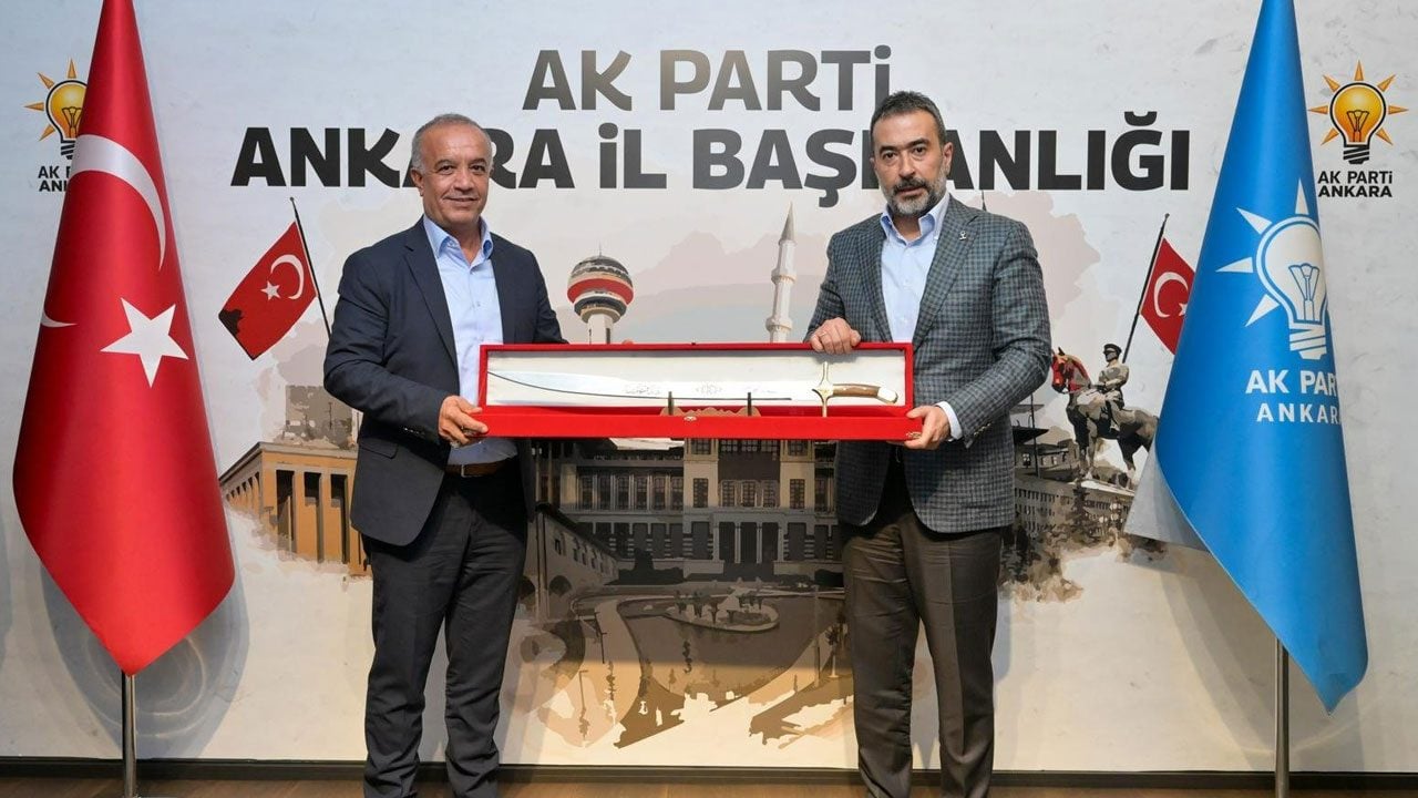 Minibüsçüler Odası'ndan AK Parti Ankara İl Başkanı Özcan’a kritik ziyaret! Başkent'te 500 dolmuş işsizlikten kontak kapattı