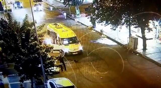 Minibüse molotof atılma anı kamerada 