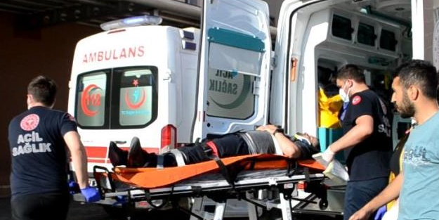 Minibüsle çarpışan otomobil takla attı: Yaralılar var