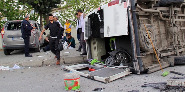 Minibüsler çarpıştı: 7 yaralı