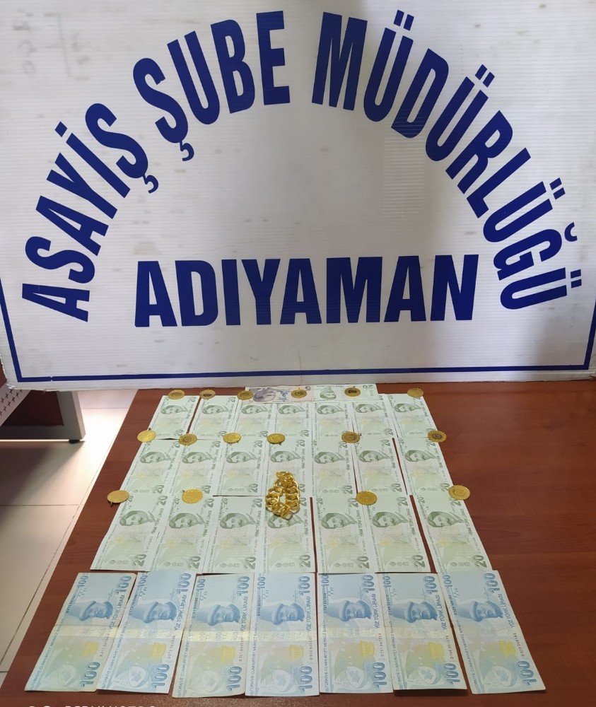 Minibüste unutulan 54 bin TL’lik altın ve para dolu çanta sahibine teslim edildi 