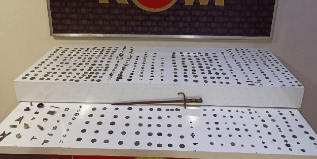 Minibüsten 543 adet tarihi eser çıktı