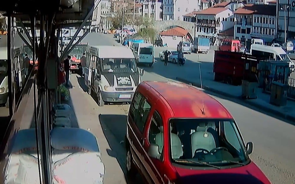 Minibüsten indikten sonra dehşet yaşadılar 