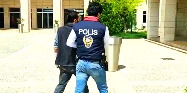 Minibüsten inen yolcuları hedef alan yan kesici böyle...