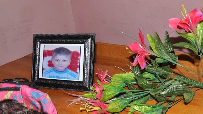 Minibüsün altında kalan 3. sınıf öğrencisi hayatını kaybetti