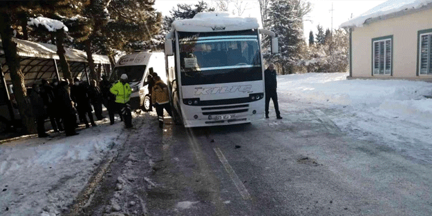 Minibüsün altında kalan kadın hayatını kaybetti