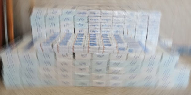 Minibüsün tavanında 15 bin 50 paket kaçak sigara bulundu