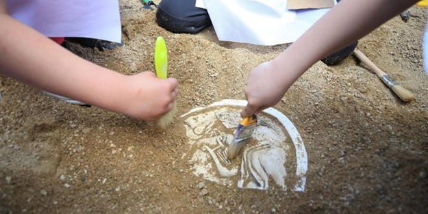 Minik arkeologlar 8 bin yıllık köy yaşamının izini sürdü! Arkeoloji etkinlikleri