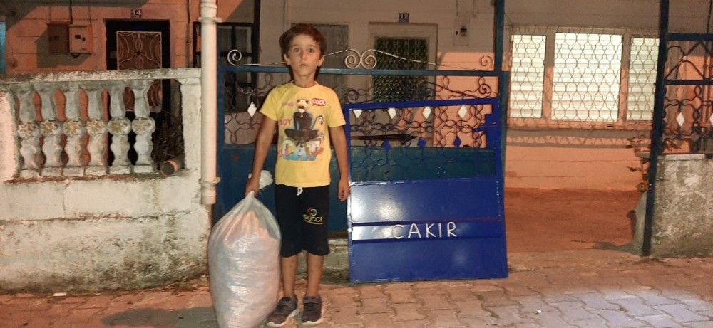 Minik Ata, engelliler için mavi kapak topluyor 