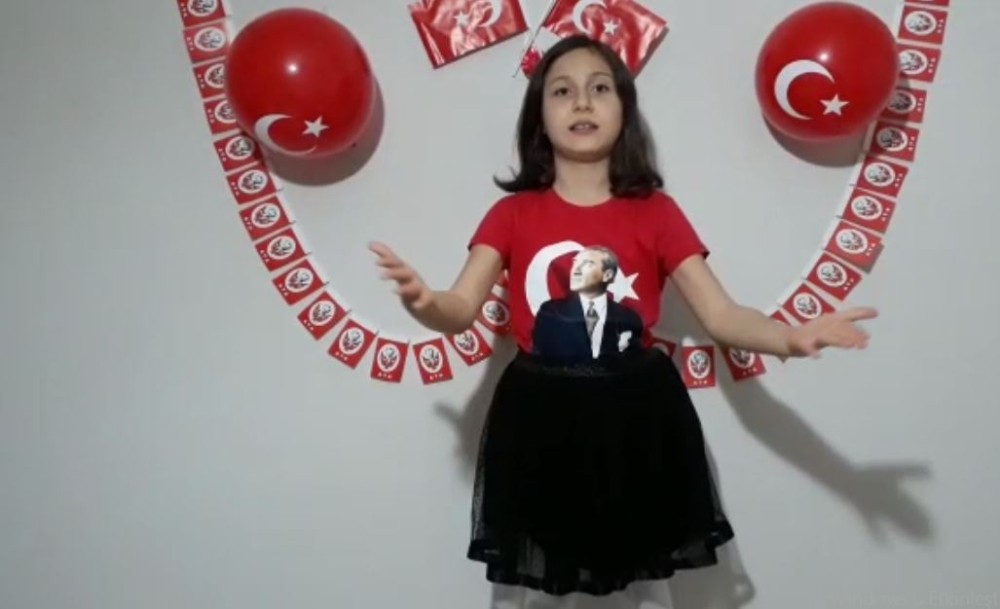 Minik Azra’dan anlamlı şiir 