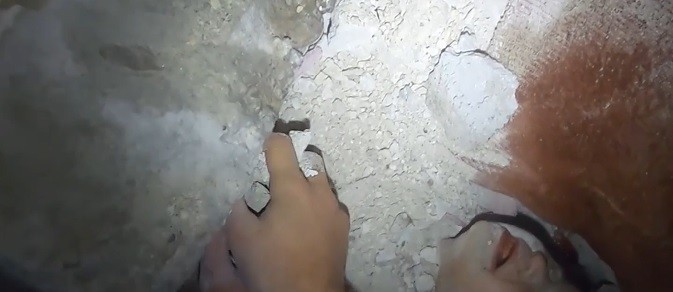 Minik bebek böyle kurtuldu! Abla kardeşi için canını siper etti