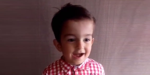 Minik çocuk okuduğu İstiklal Marşı ile beğeni topladı