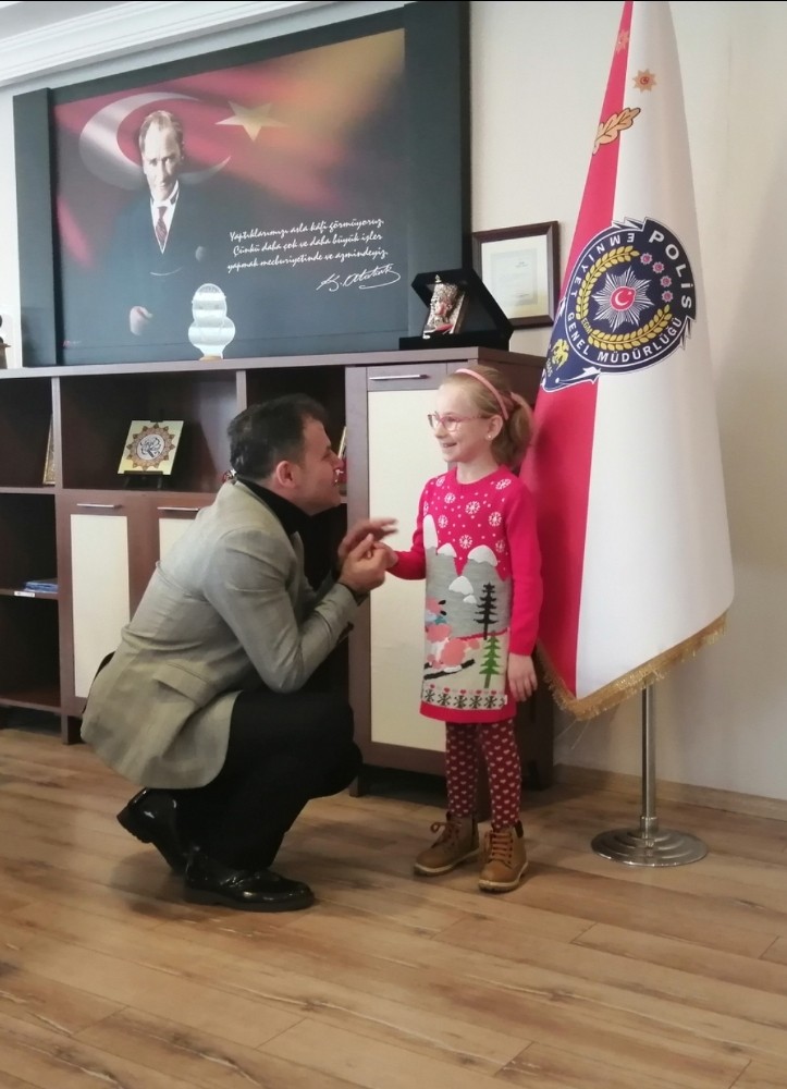 Minik Eslem, Emniyet Müdürü Şafak Özkan’a verdiği sözü tuttu 