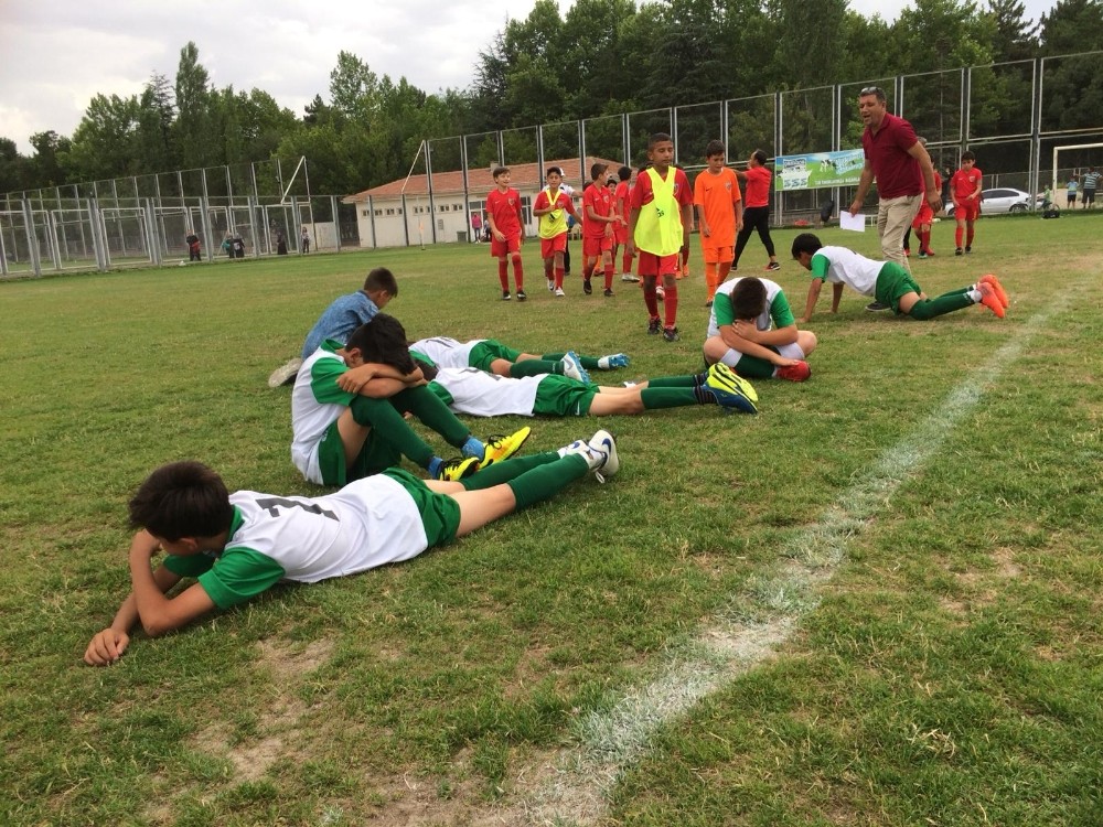 Minik futbolcuların gözyaşları 