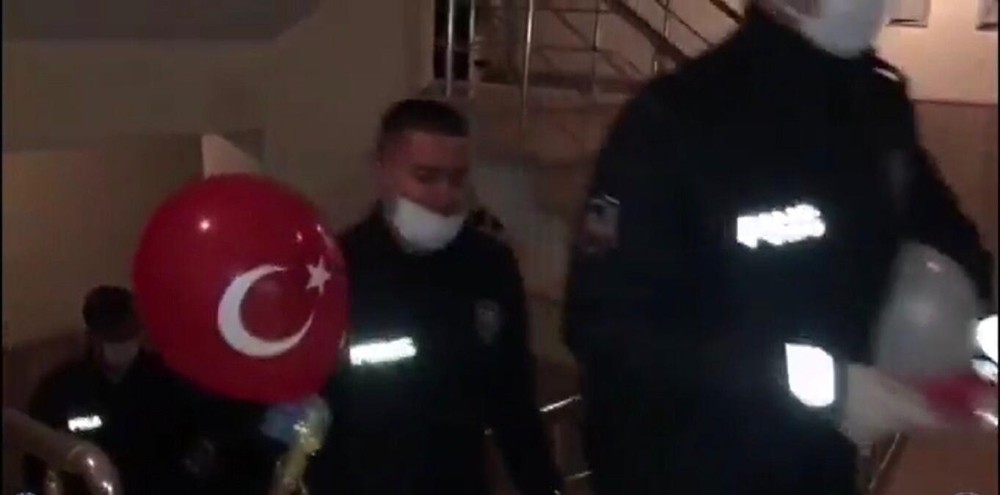 Minik Hamza 155’i arayarak Türk Bayrağı İstedi 