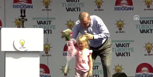 Minik kızdan Cumhurbaşkanı Erdoğan'a sürpriz