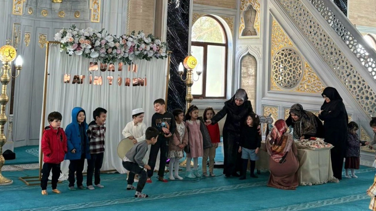 Minik Muaz Kur’an-ı Kerim’i hatmetti