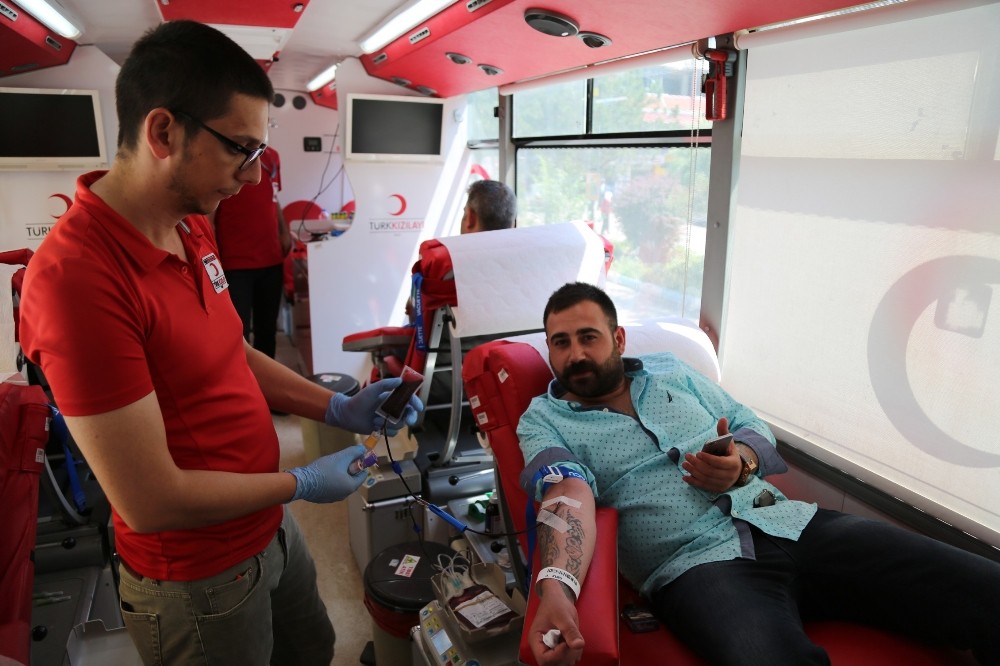 Minik Nehir ile ihtiyaç sahipleri için kan ve kök hücre bağışı 