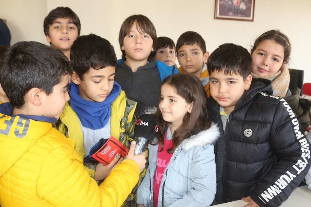 Minik öğrenciler gazetecilik mesleğiyle tanıştı 
