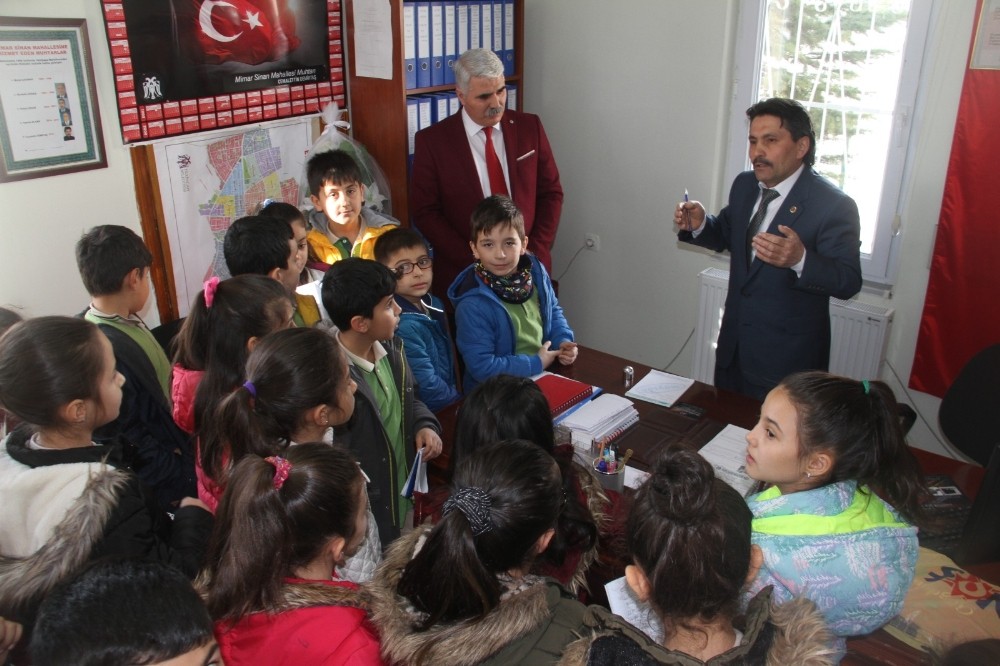Minik öğrenciler mahallenin sorunlarını muhtara anlattı 