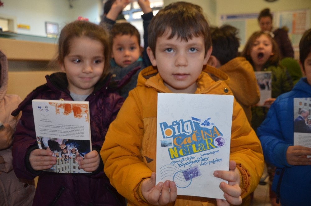 Minik öğrenciler PTT’ye gelerek sevdiklerine mektup gönderdi 