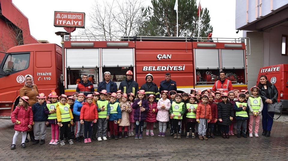 Minik öğrencilerden itfaiye ziyareti 