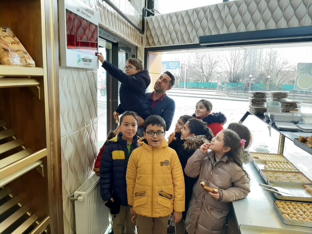 Minik öğrencilerden örnek hareket 