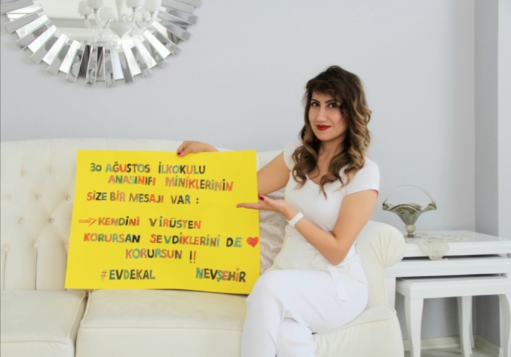 Minik öğrencilerden Türkiye’de “Evde Kal” mesajı 