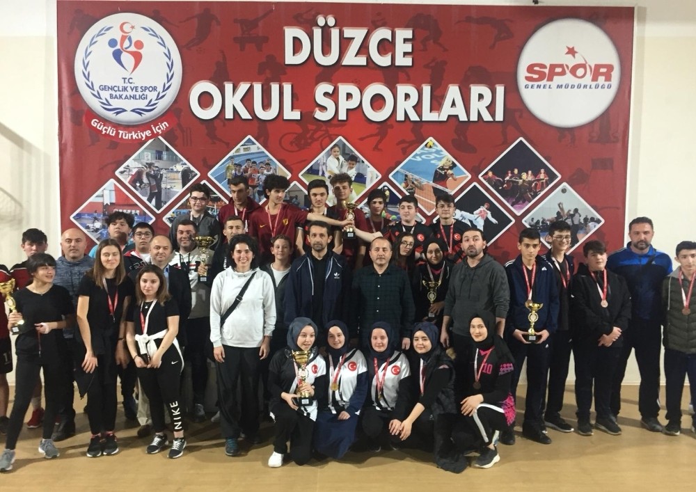 Minik raketçiler yarıştı 
