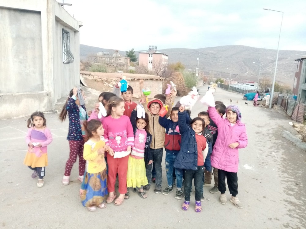Minik sanatçılardan gönül köprüsü 