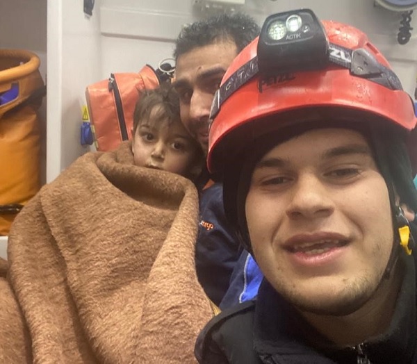 Minik Sare herkesi ağlattı! Kendisini kurtarmaya gelenlere bunu dedi