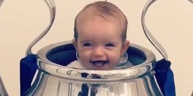 Minik Sneijder sosyal medyayı salladı