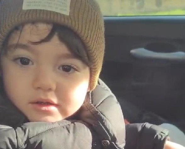 Minik yaramaz babasına kabusu yaşattı!