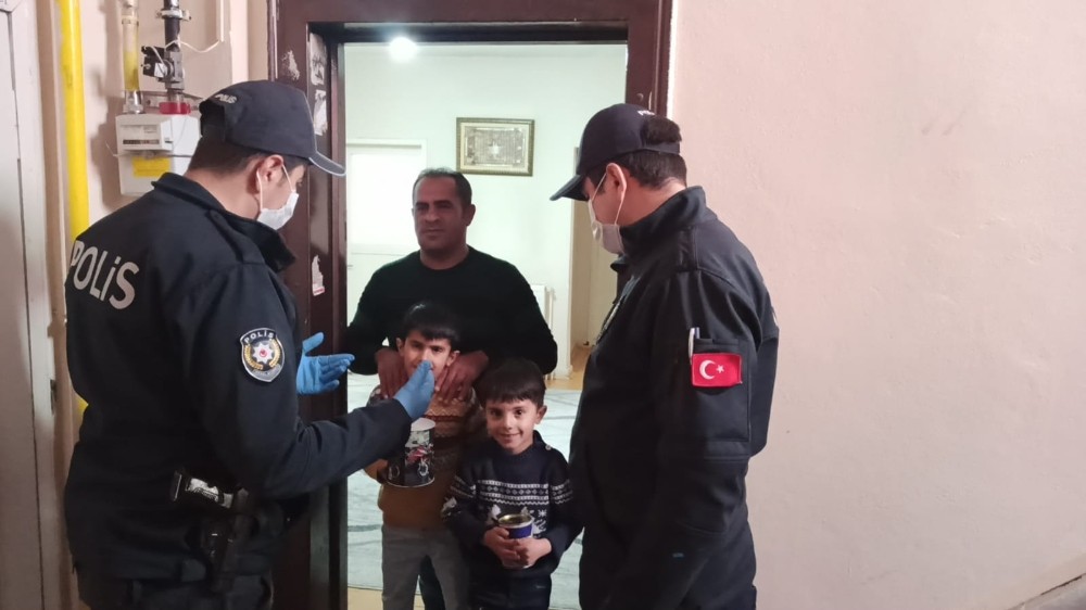 Minik yürekler harçlıkları ile kampanyaya destek oldu 