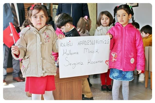 Minik yürekler kumbaralarında biriktirdikleri paraları İdlib’e gönderdi 